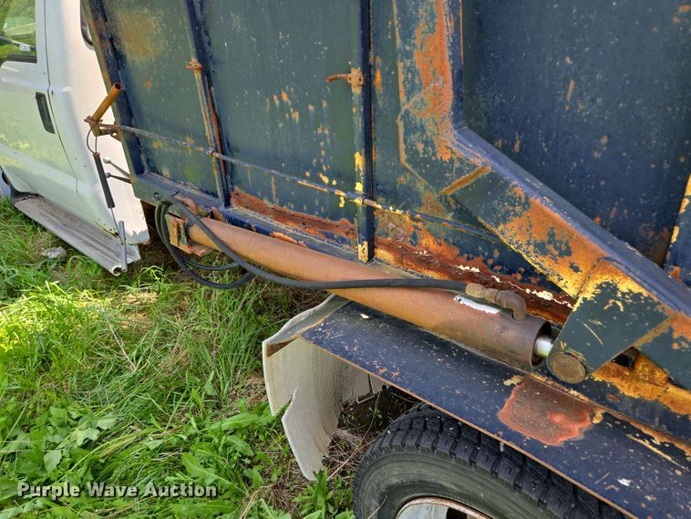 image for item EM7269 1999 Ford F450 Super Duty dump truck