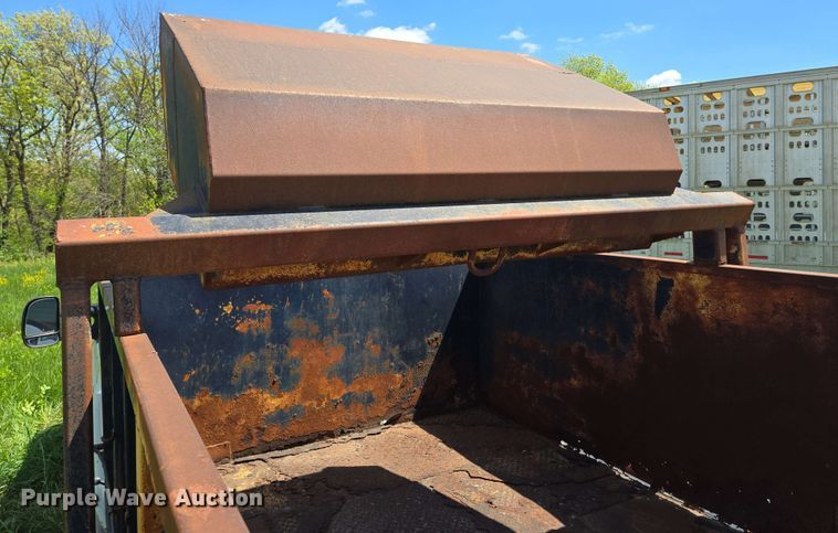 image for item EM7269 1999 Ford F450 Super Duty dump truck