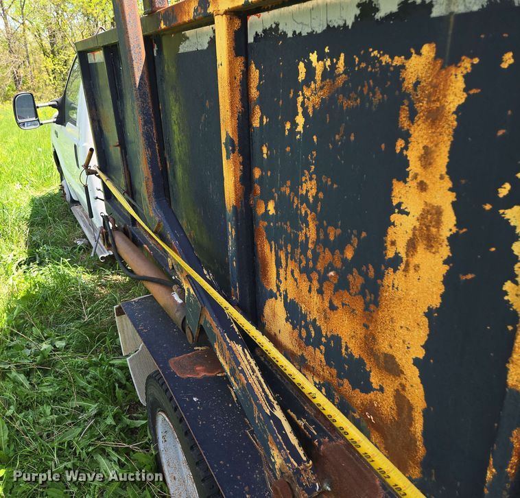 image for item EM7269 1999 Ford F450 Super Duty dump truck