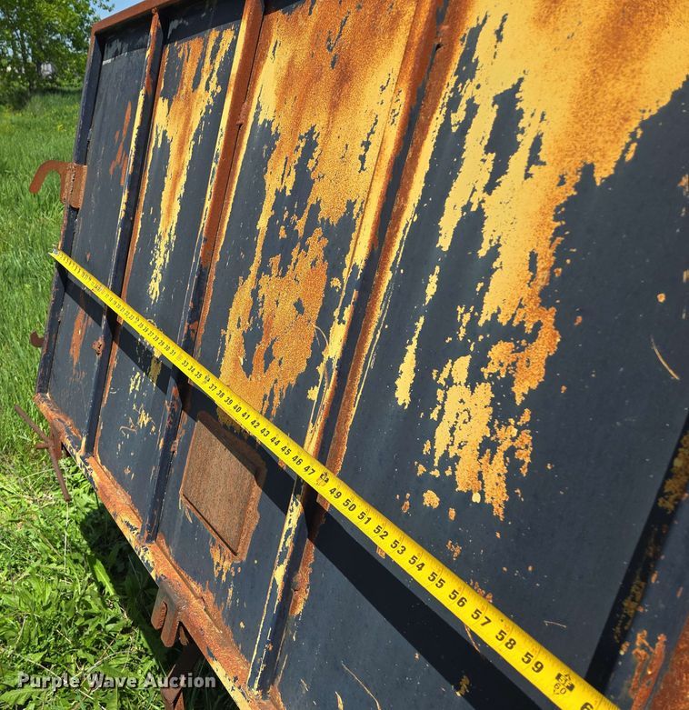 image for item EM7269 1999 Ford F450 Super Duty dump truck