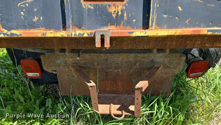 image for item EM7269 1999 Ford F450 Super Duty dump truck