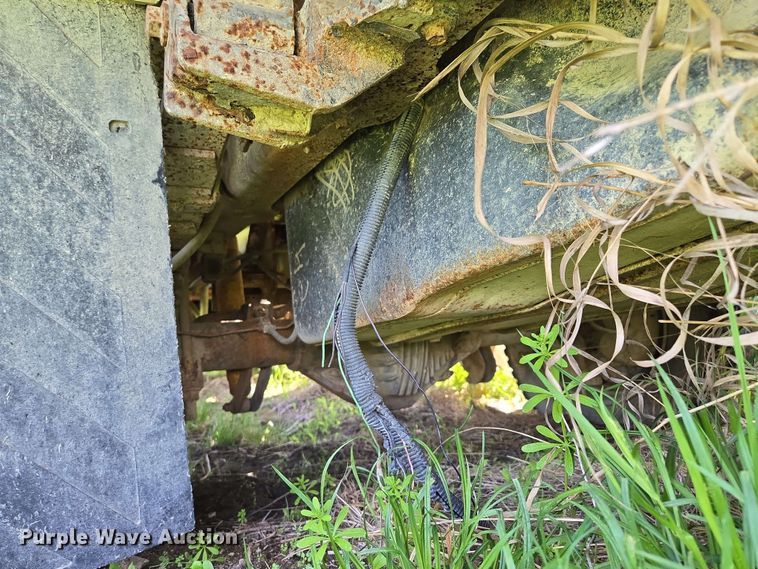 image for item EM7269 1999 Ford F450 Super Duty dump truck