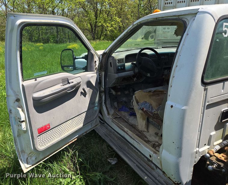 image for item EM7269 1999 Ford F450 Super Duty dump truck