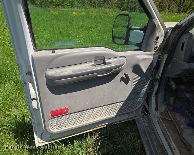 image for item EM7269 1999 Ford F450 Super Duty dump truck