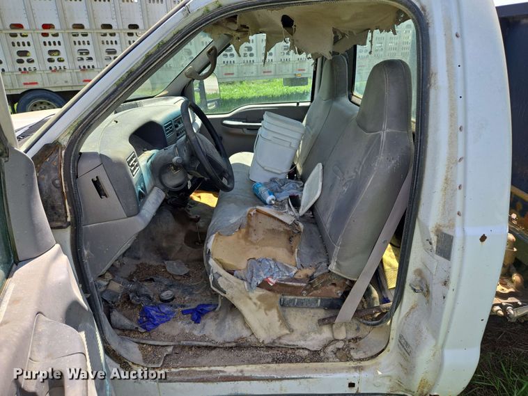 image for item EM7269 1999 Ford F450 Super Duty dump truck