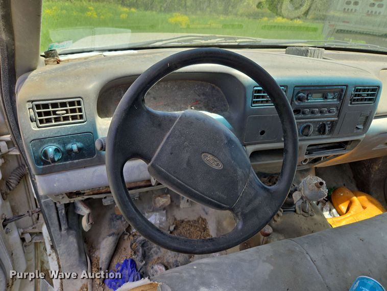 image for item EM7269 1999 Ford F450 Super Duty dump truck