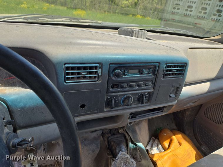 image for item EM7269 1999 Ford F450 Super Duty dump truck