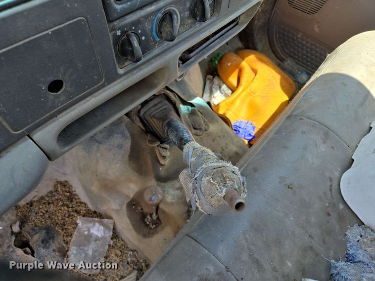 image for item EM7269 1999 Ford F450 Super Duty dump truck