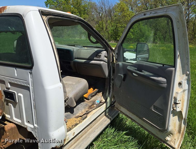 image for item EM7269 1999 Ford F450 Super Duty dump truck