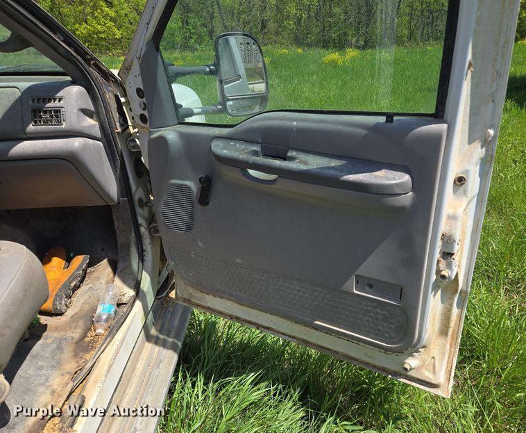 image for item EM7269 1999 Ford F450 Super Duty dump truck