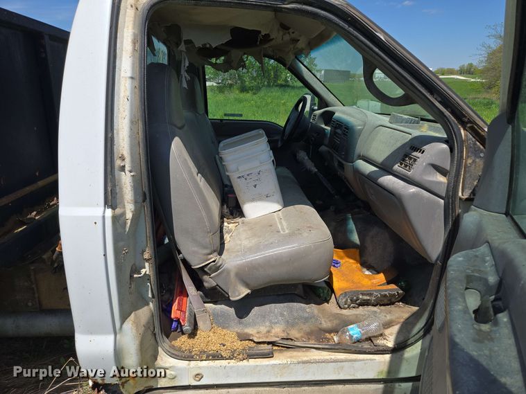 image for item EM7269 1999 Ford F450 Super Duty dump truck