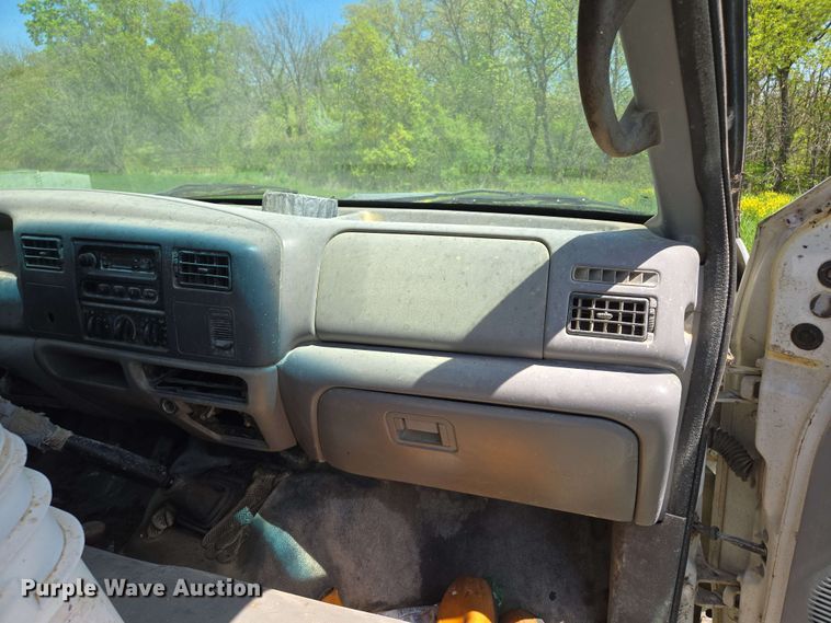 image for item EM7269 1999 Ford F450 Super Duty dump truck