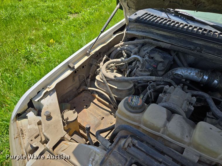 image for item EM7269 1999 Ford F450 Super Duty dump truck