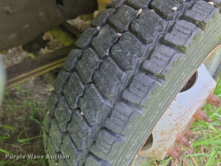 image for item EM7269 1999 Ford F450 Super Duty dump truck