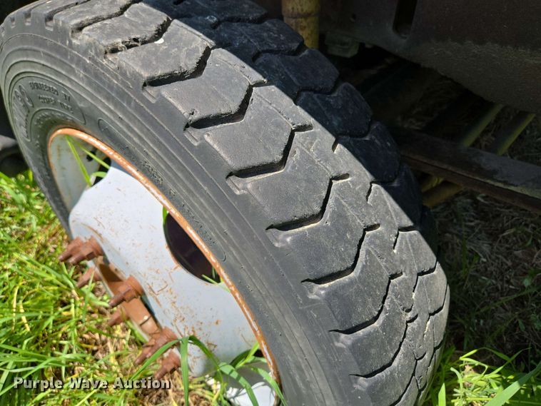 image for item EM7269 1999 Ford F450 Super Duty dump truck