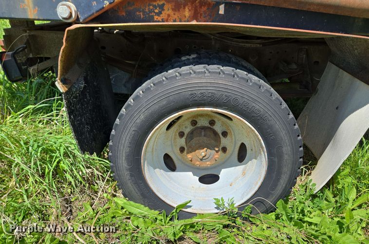 image for item EM7269 1999 Ford F450 Super Duty dump truck