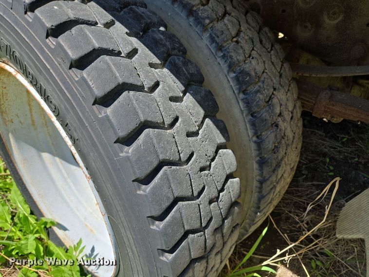 image for item EM7269 1999 Ford F450 Super Duty dump truck