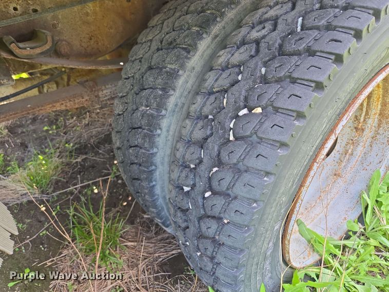 image for item EM7269 1999 Ford F450 Super Duty dump truck