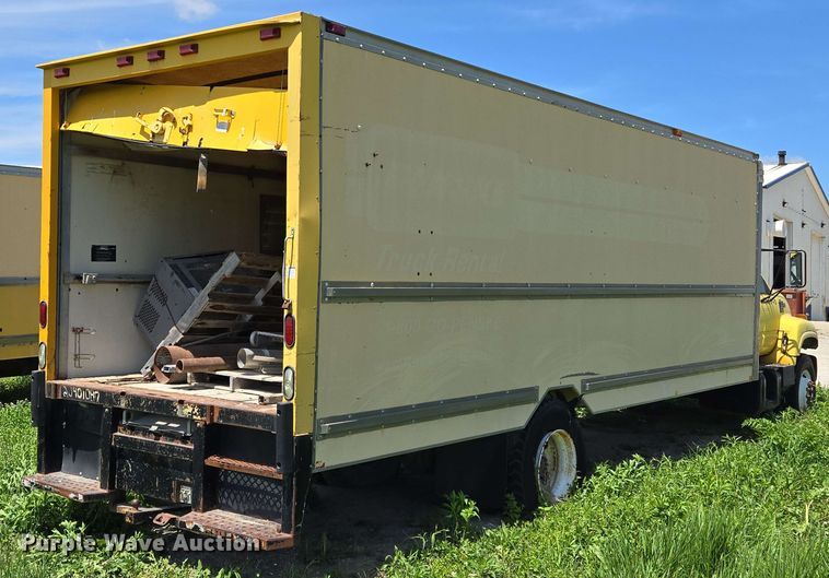 image for item EM7270 2002 GMC C6500 box truck
