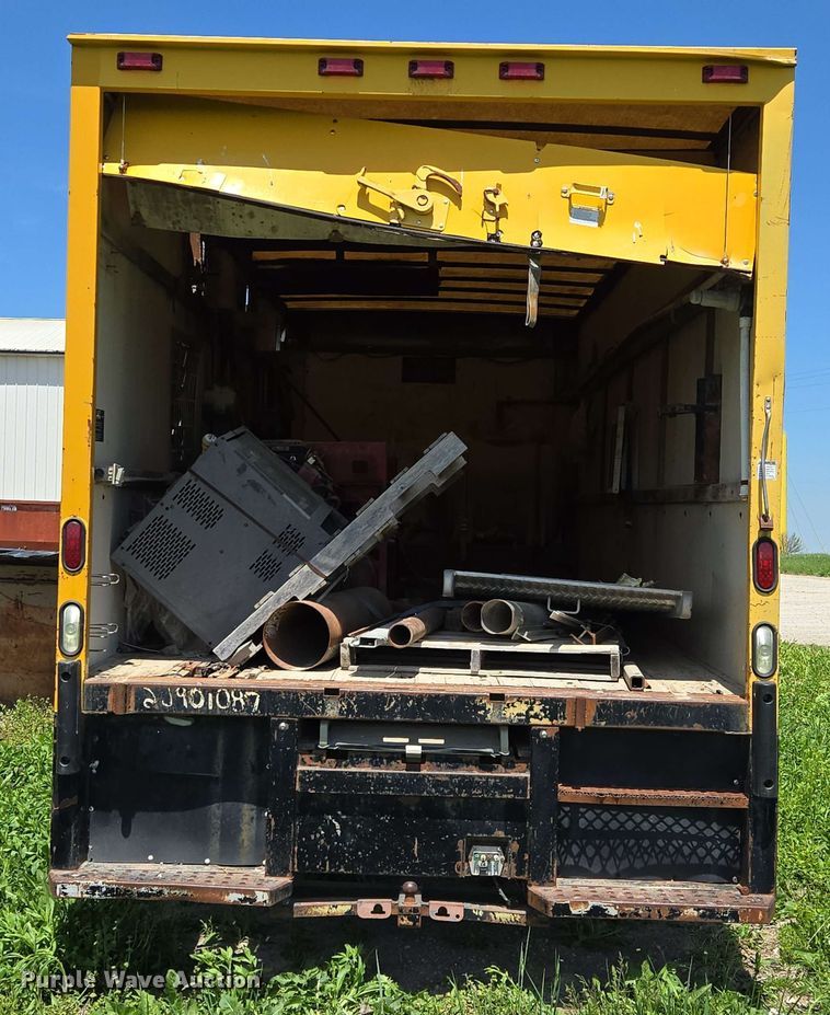 image for item EM7270 2002 GMC C6500 box truck