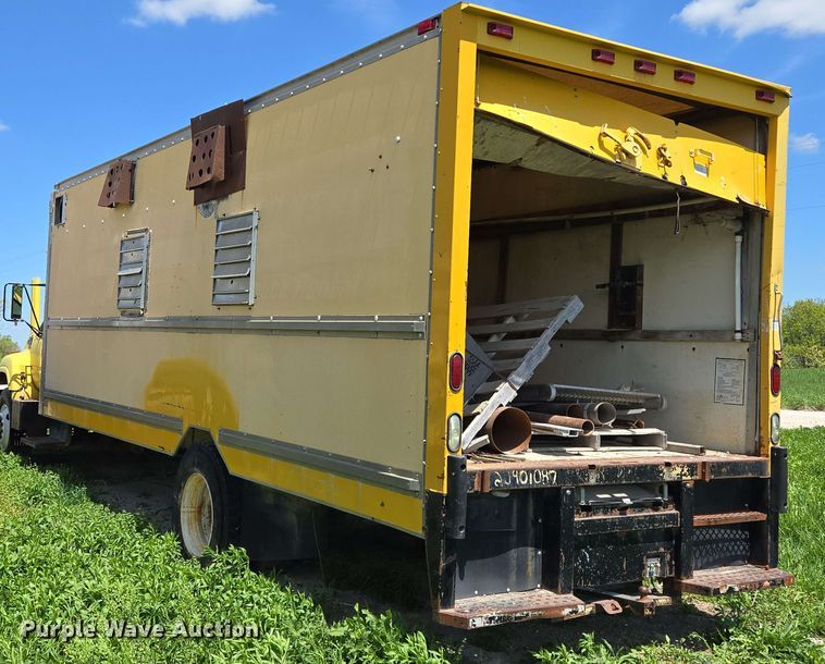 image for item EM7270 2002 GMC C6500 box truck