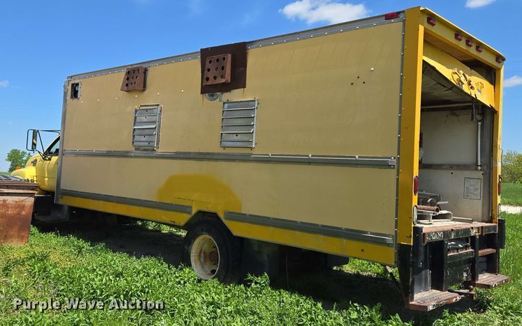 image for item EM7270 2002 GMC C6500 box truck