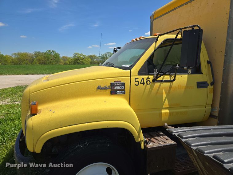 image for item EM7270 2002 GMC C6500 box truck