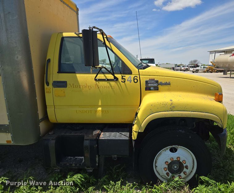 image for item EM7270 2002 GMC C6500 box truck