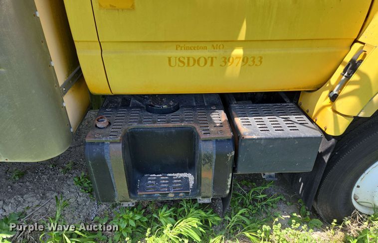 image for item EM7270 2002 GMC C6500 box truck