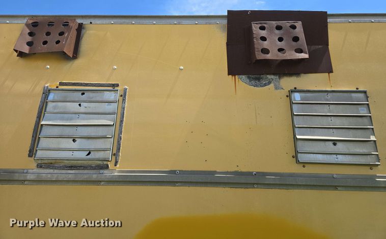 image for item EM7270 2002 GMC C6500 box truck