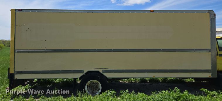 image for item EM7270 2002 GMC C6500 box truck