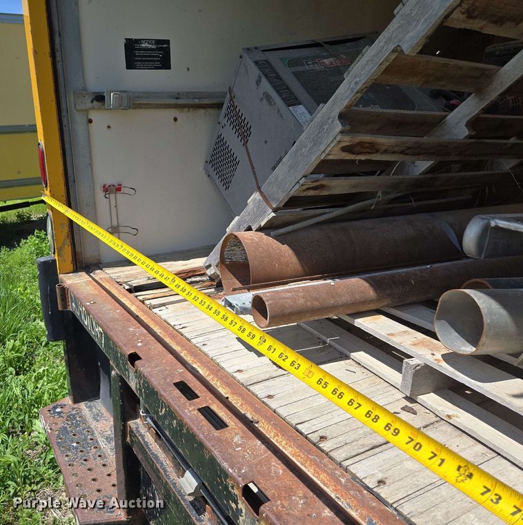 image for item EM7270 2002 GMC C6500 box truck