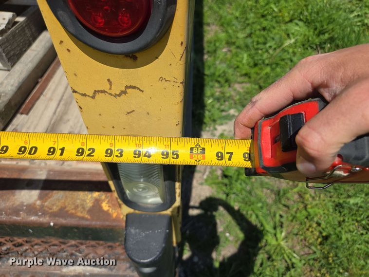 image for item EM7270 2002 GMC C6500 box truck