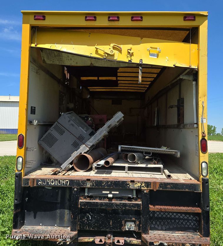 image for item EM7270 2002 GMC C6500 box truck