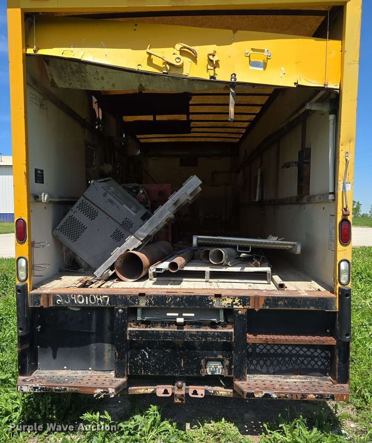 image for item EM7270 2002 GMC C6500 box truck