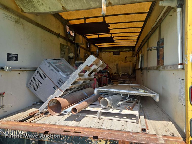 image for item EM7270 2002 GMC C6500 box truck