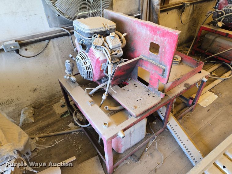 image for item EM7270 2002 GMC C6500 box truck