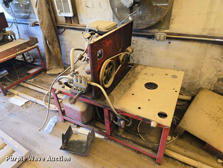 image for item EM7270 2002 GMC C6500 box truck