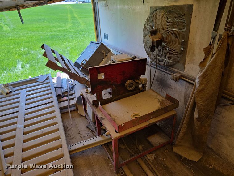 image for item EM7270 2002 GMC C6500 box truck