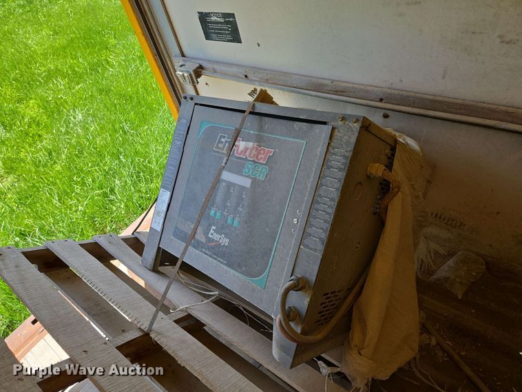 image for item EM7270 2002 GMC C6500 box truck