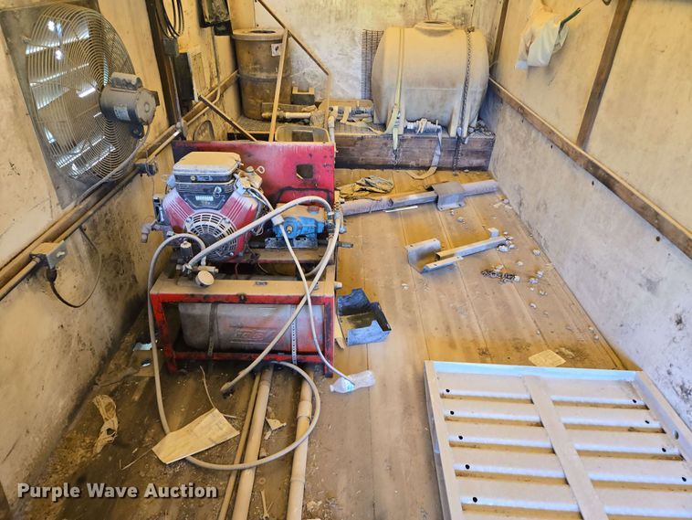 image for item EM7270 2002 GMC C6500 box truck