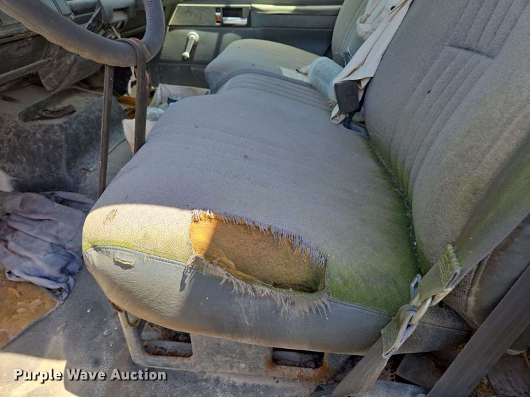 image for item EM7270 2002 GMC C6500 box truck