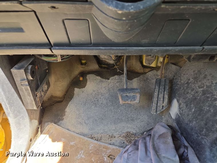 image for item EM7270 2002 GMC C6500 box truck