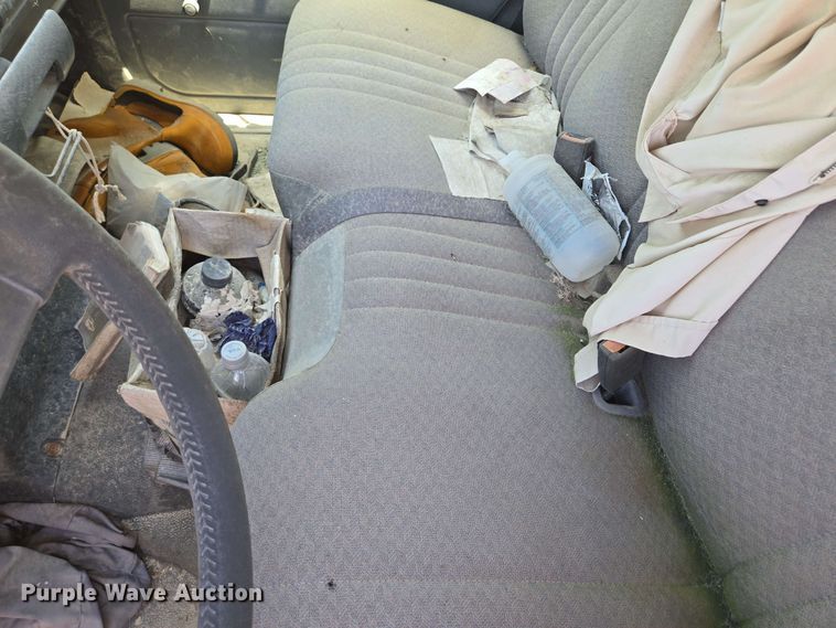 image for item EM7270 2002 GMC C6500 box truck