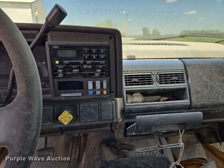 image for item EM7270 2002 GMC C6500 box truck