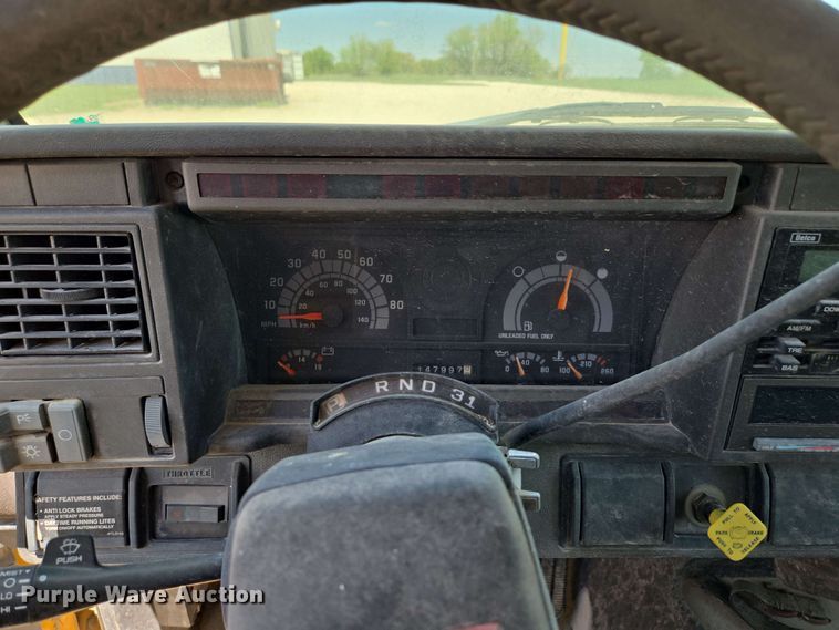 image for item EM7270 2002 GMC C6500 box truck