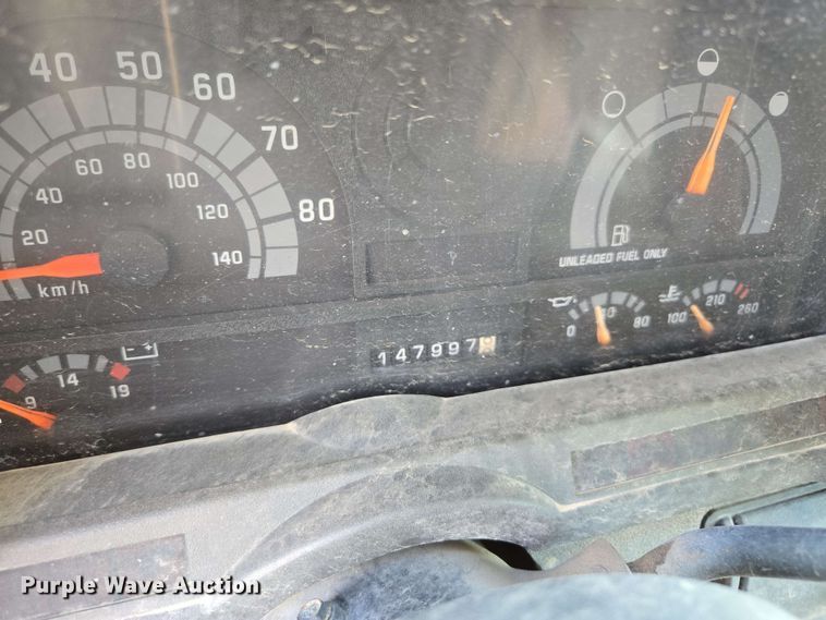 image for item EM7270 2002 GMC C6500 box truck