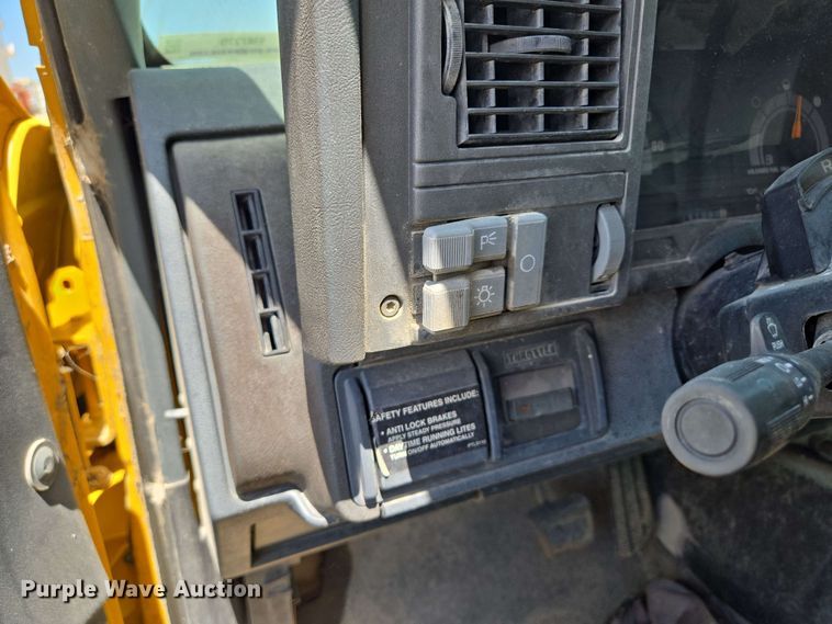 image for item EM7270 2002 GMC C6500 box truck