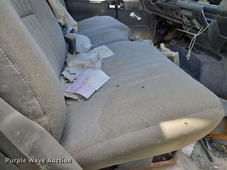 image for item EM7270 2002 GMC C6500 box truck