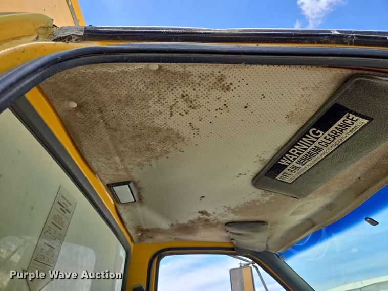 image for item EM7270 2002 GMC C6500 box truck